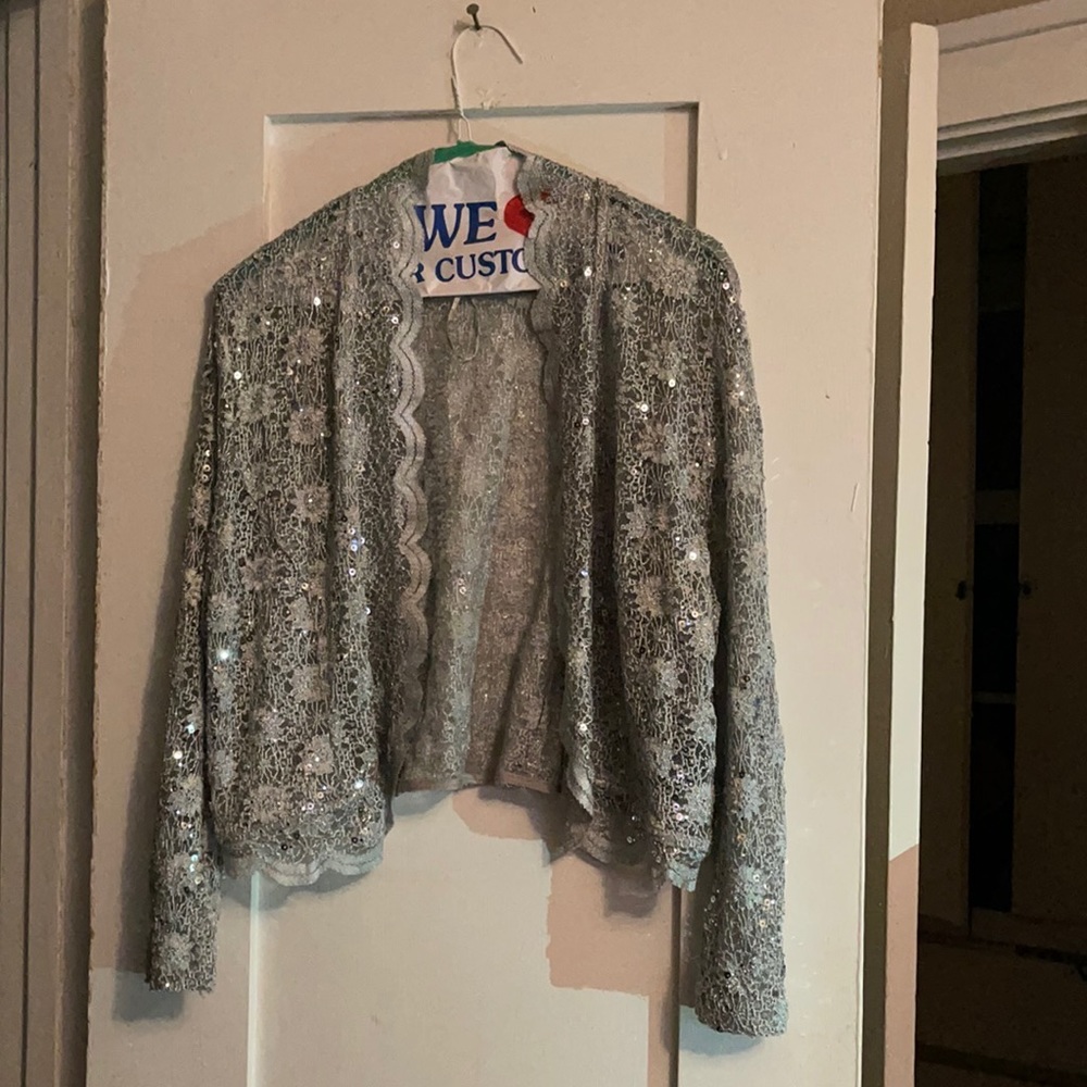 Lace bolero in silver